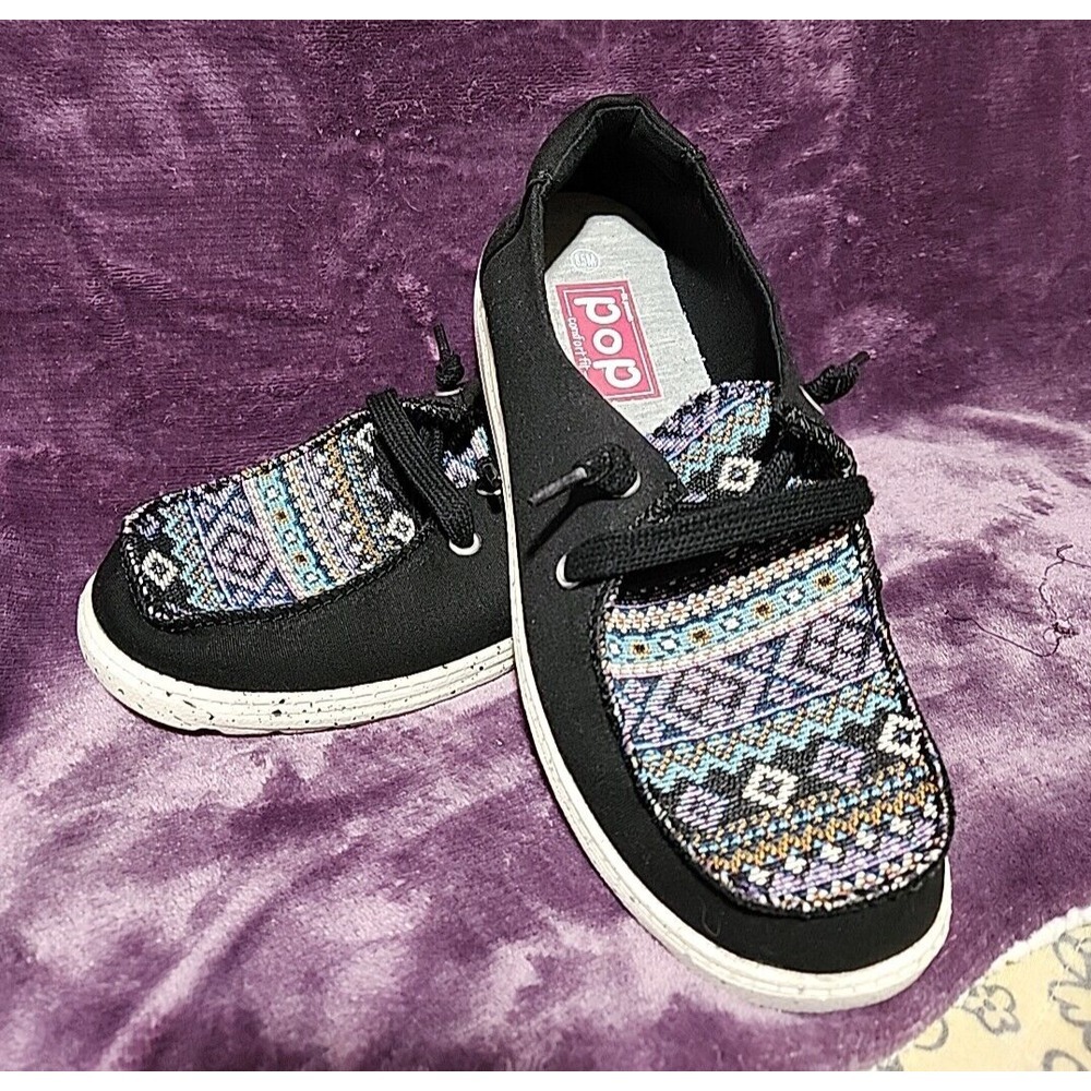 Pop Sneakers Womens 8.5 Black w/design on top Comfort Fit Boating Shoe‎